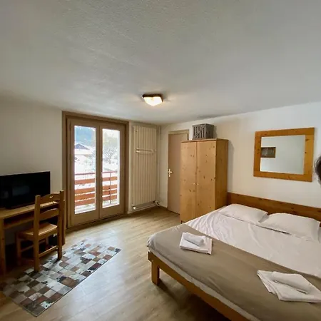 Fleur Des Neiges Hotel *
